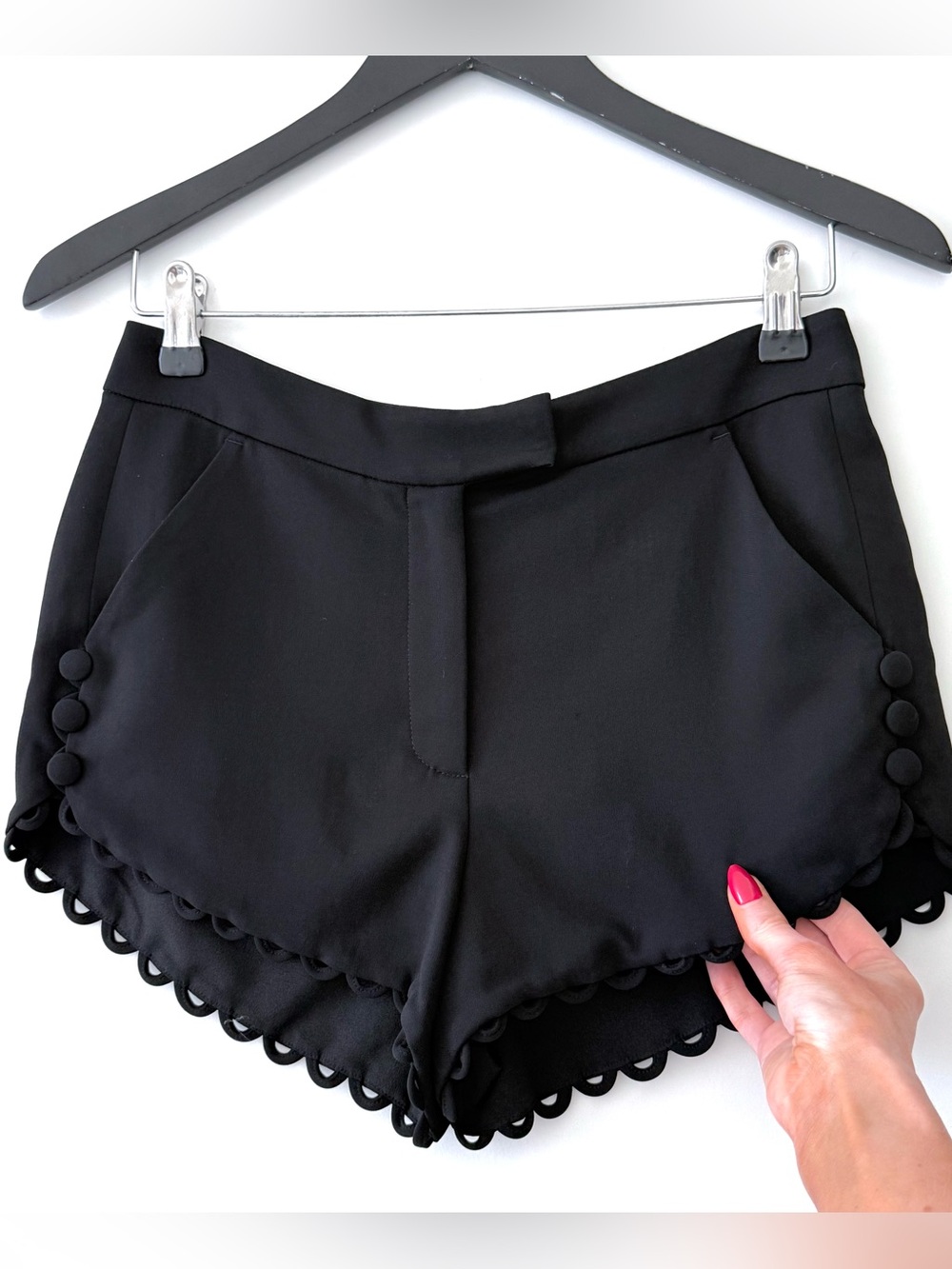 NWOT A.L.C. Lucas Mid Rise Scalloped Mini Shorts with Pockets Black Size 2 - Picture 2 of 10
